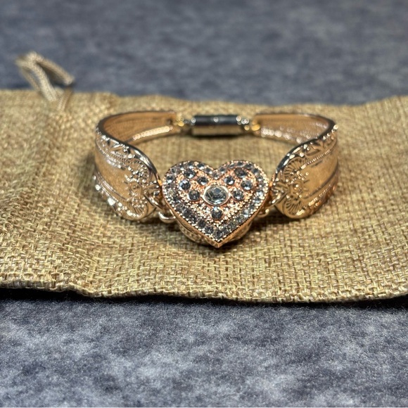 Elegant Heart Bracelet with Button Snap Charm - Picture 14 of 14